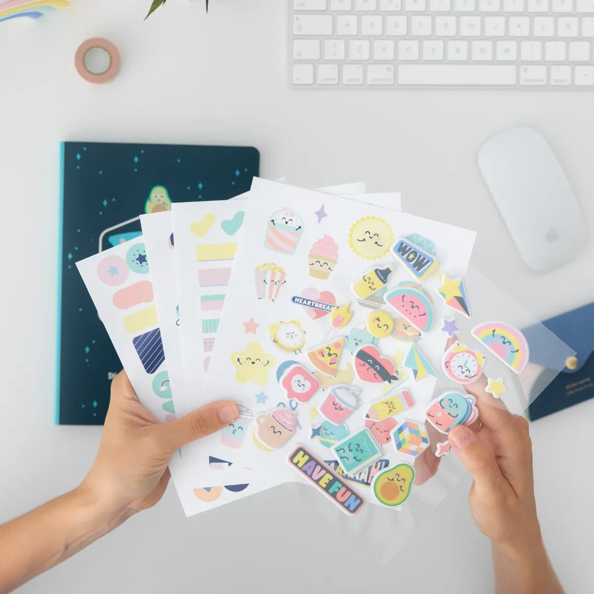 Libreta de Pegatinas y Notas Adhesivas (Stickers and Sticky Notes Notebook) "Ahora Empieza lo Bueno" - Funky Confetti